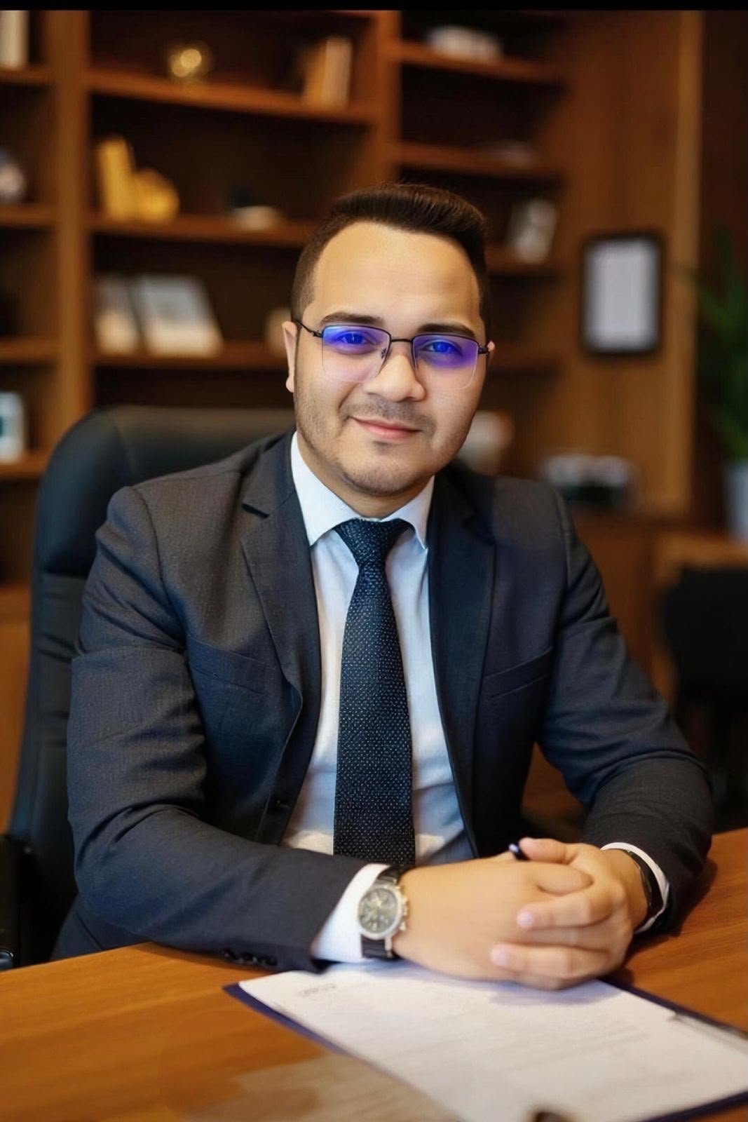 Leonardo Candéa, advogado, em seu escritório